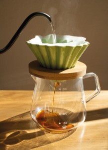 Cafetera Origami de cerámica + Dripper con base de madera